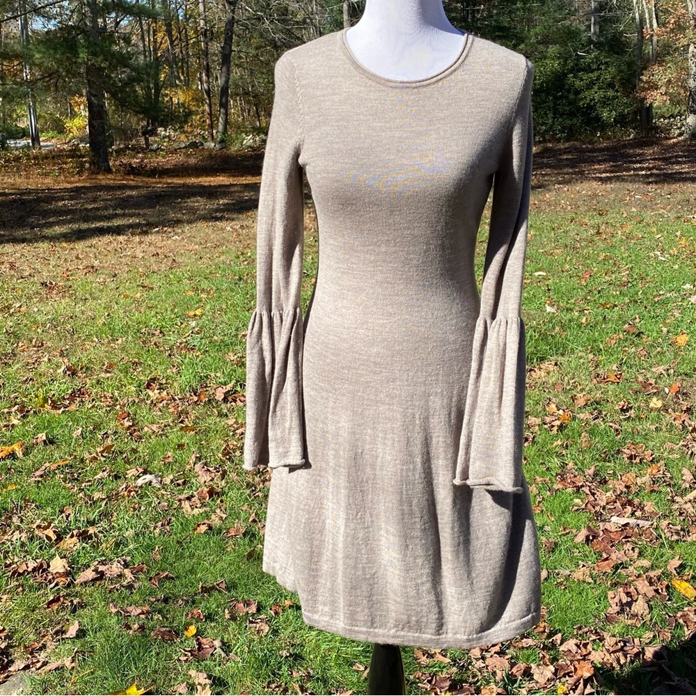 CYNTHIA ROWLEY DRESS LIGHT BROWN WOOL LONG SLEEVE BELL CUFF FITTED BODICE SIZE S